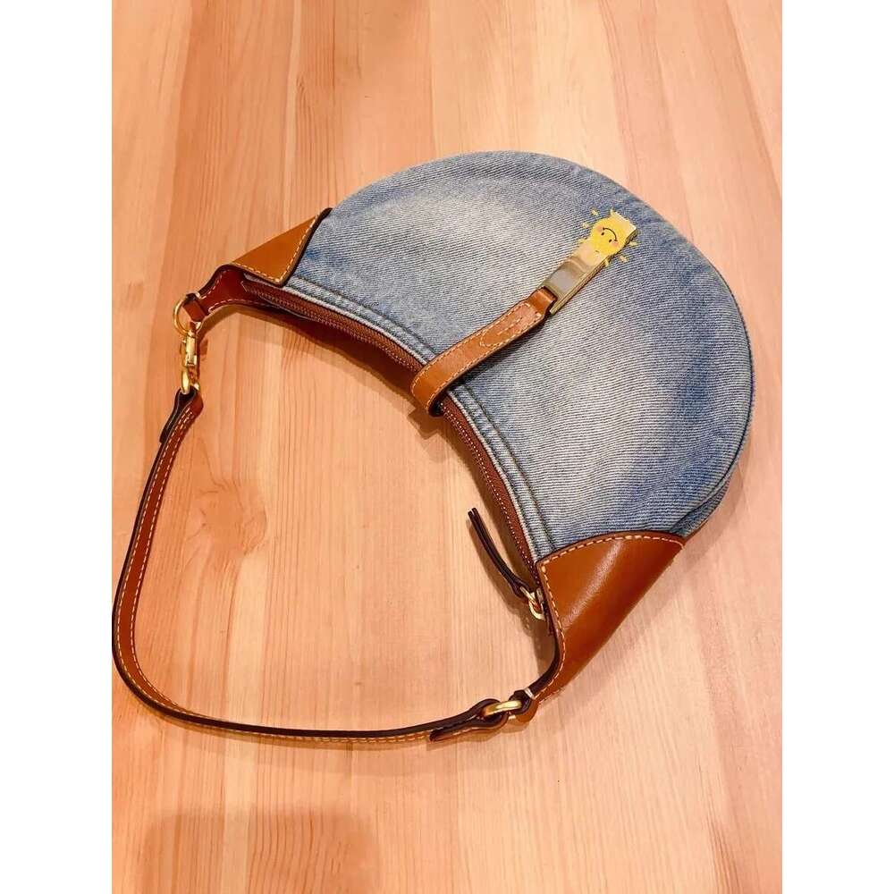 Japanese and Korean Instagram Trendy Zheng Xiujing Same Polo IDl Deer Leather Cowboy Crescent Cross Shoulder Carrying Underarm Saddle Songbag