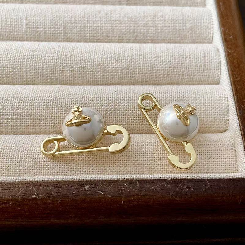 2025 fashion personality Saturn planet pin niche temperament versatile paper clip earrings for women