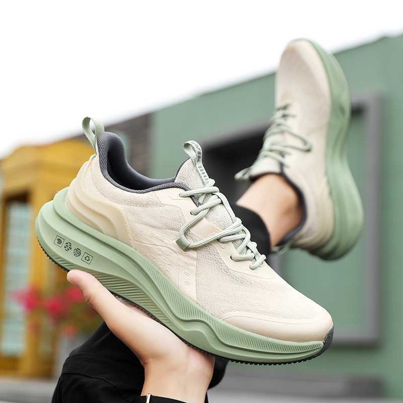 New style mesh breathable anti-odor anti-slip running shoes. Durable, ultra-light, soft sole shock-absorbing men's sports shoes. For couples.C250