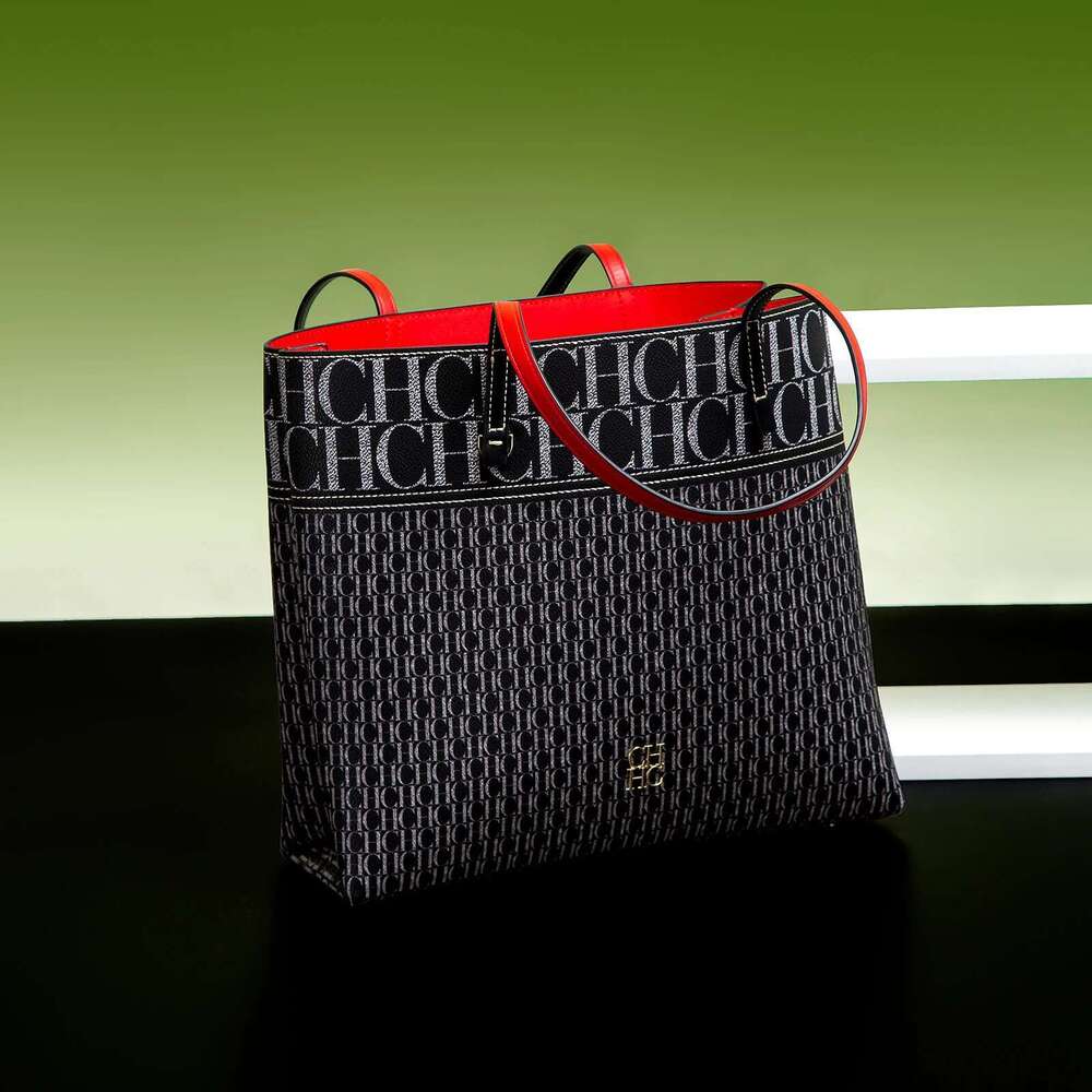 Classic Retro Fashion Women's New Handheld Shoulder Bag With Large Capacity Letter Design For Women