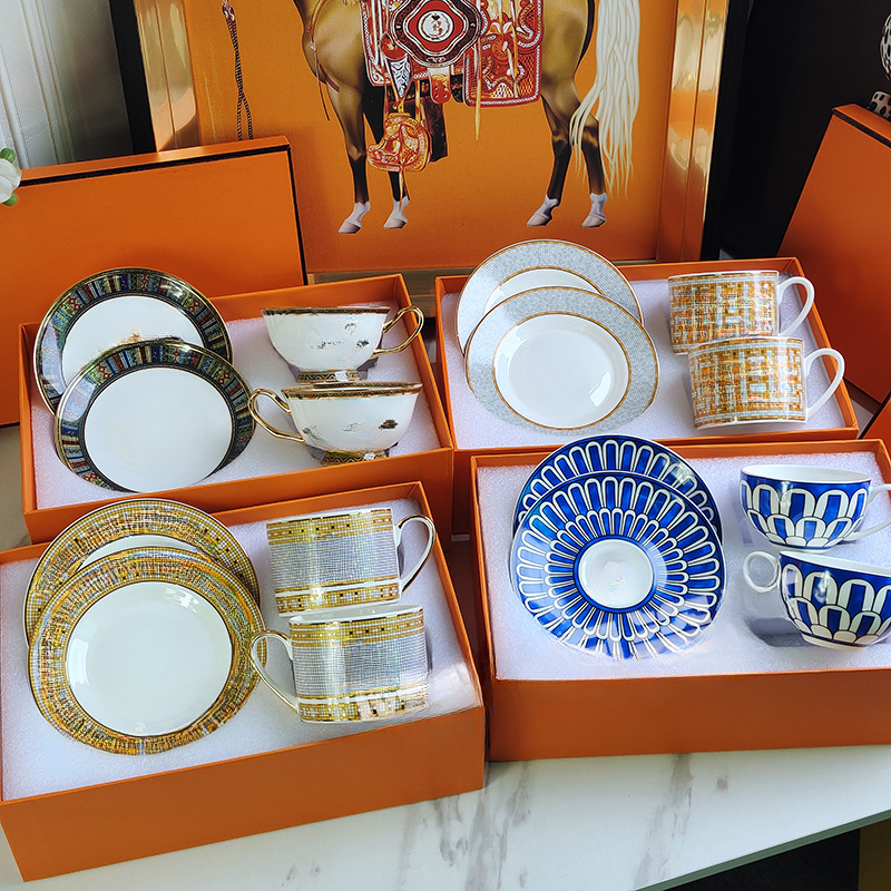 Designer Bone China Fashion Coffee Cup Set Mug European Afternoon Tea Set Black Tea Cup Coffee 2 Cups 2 Saucers Gift Set