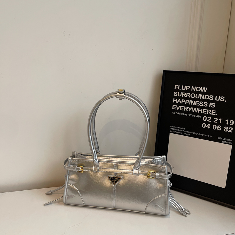 hot tote bag new Women's Spring Retro and Stylish Motorcycle Armpit Bag Trendy Versatile Commuting Shoulder Bag for Women