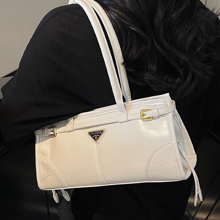 hot tote bag new Women's Spring Retro and Stylish Motorcycle Armpit Bag Trendy Versatile Commuting Shoulder Bag for Women