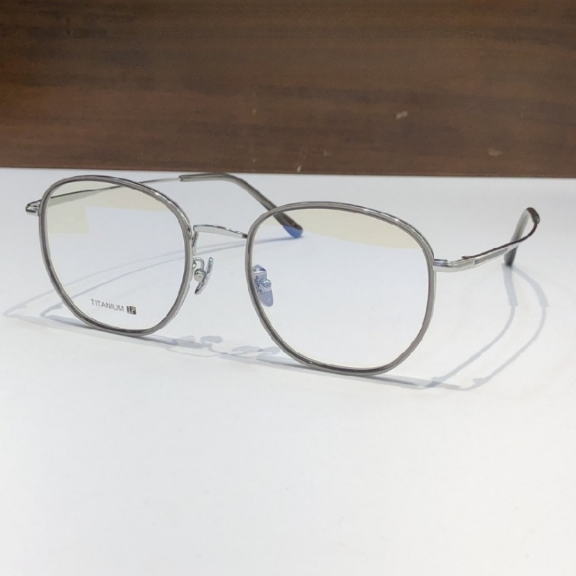 High Quality Men optical glasses Classic Luxury Designer Women eyeglass Titanium Punk Business Design Prescription Spectacle Frames with box 5519 SIZE