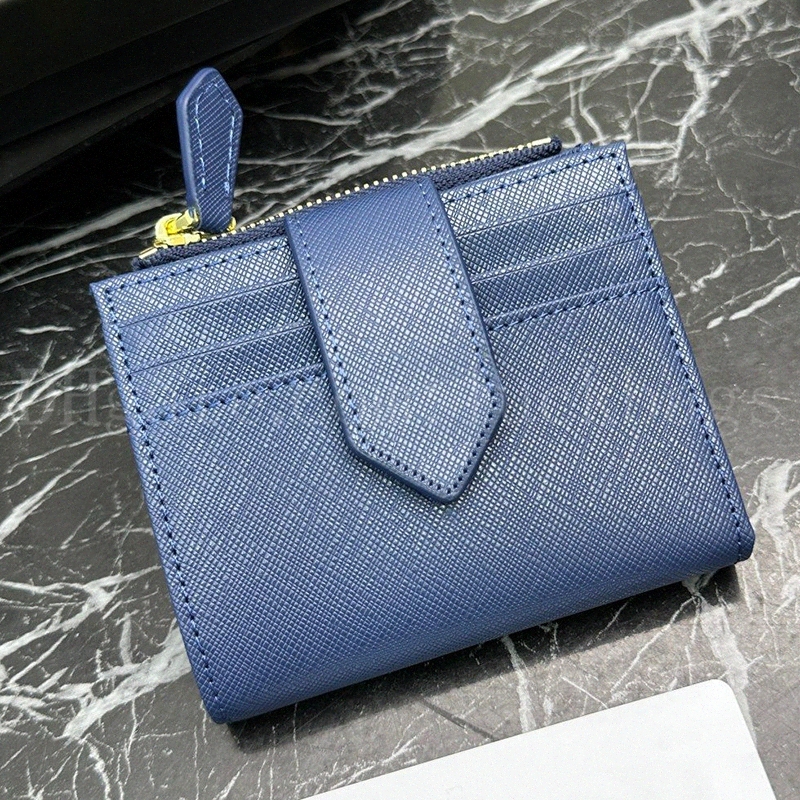 Small Saffiano Leather Wallet Designer Credit Card Slots Bill Compartment Document Pocket Enameled Metal Lettering Hardware Luxury Women Men Purse M3iw#