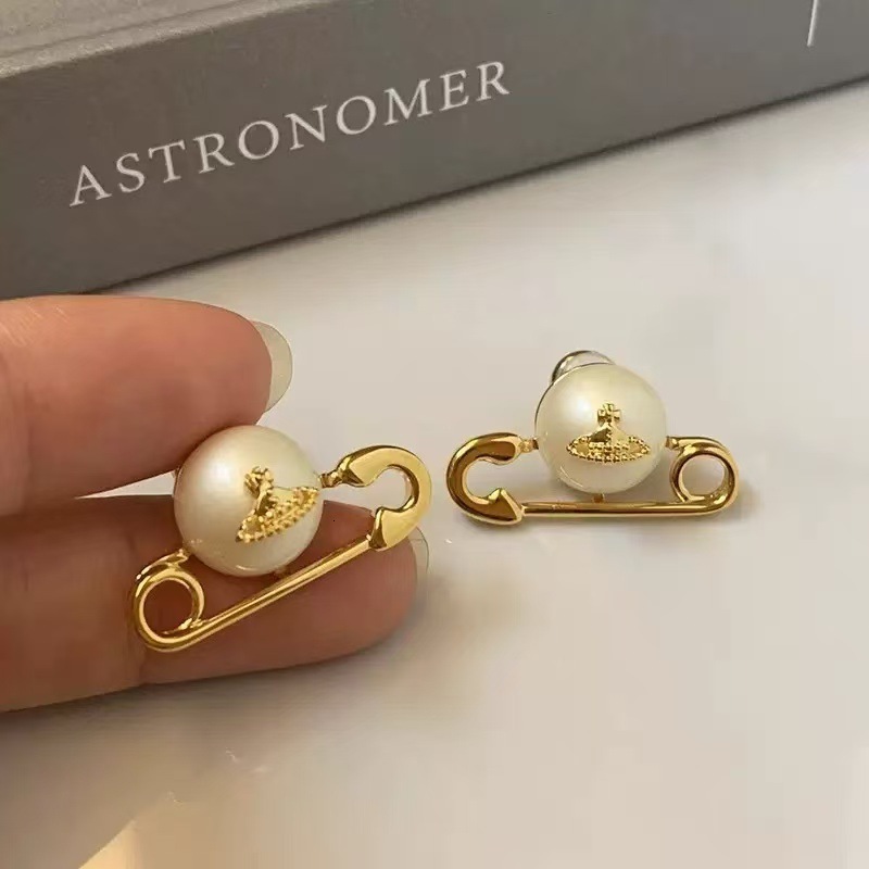 2025 fashion personality Saturn planet pin niche temperament versatile paper clip earrings for women