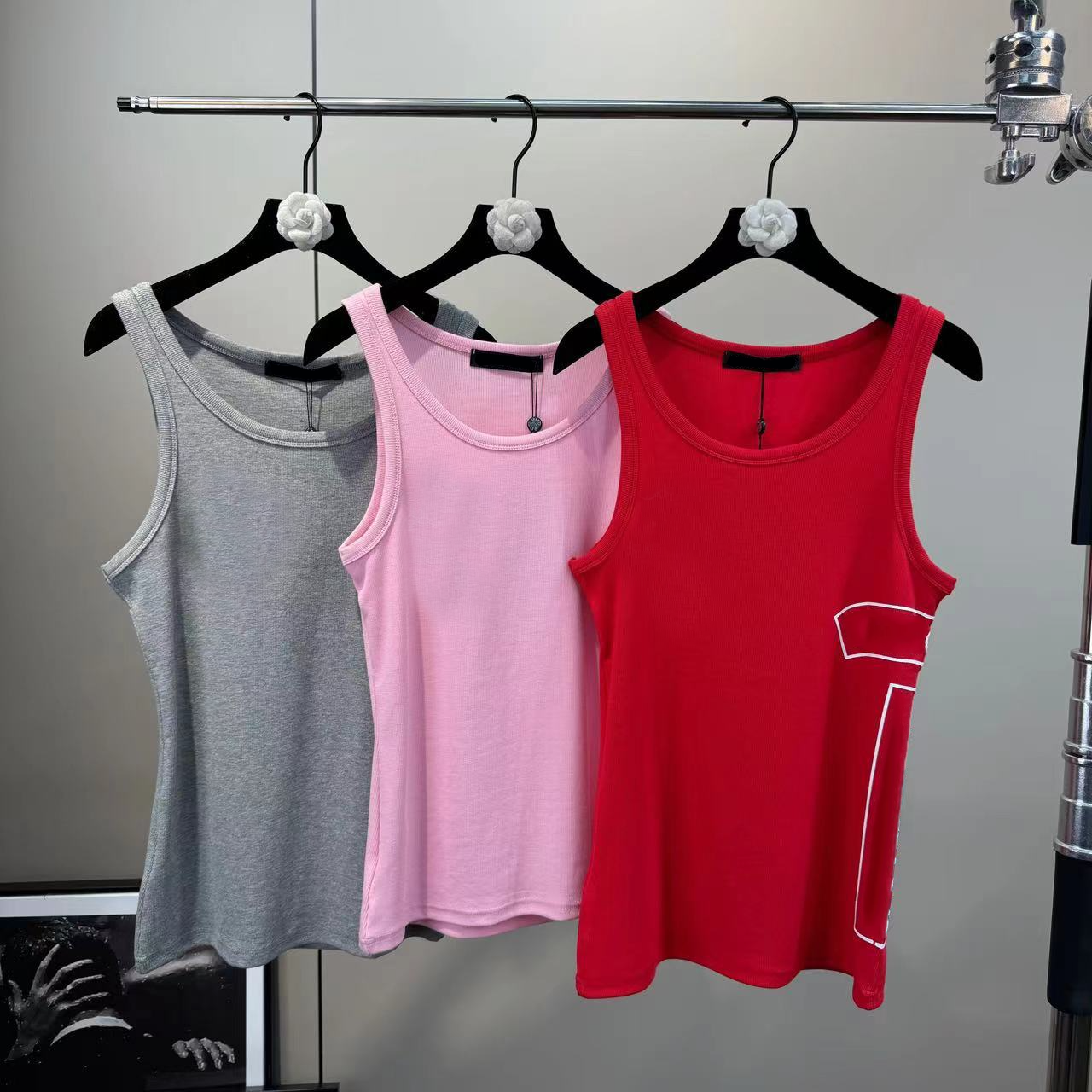 2025 Round Neck Sleeveless Color Blocked Sanskrit Letter Pattern vest Women's Camisole Vest Designer Spicy Girl Style Tight Tank Top Designer Vest dd4