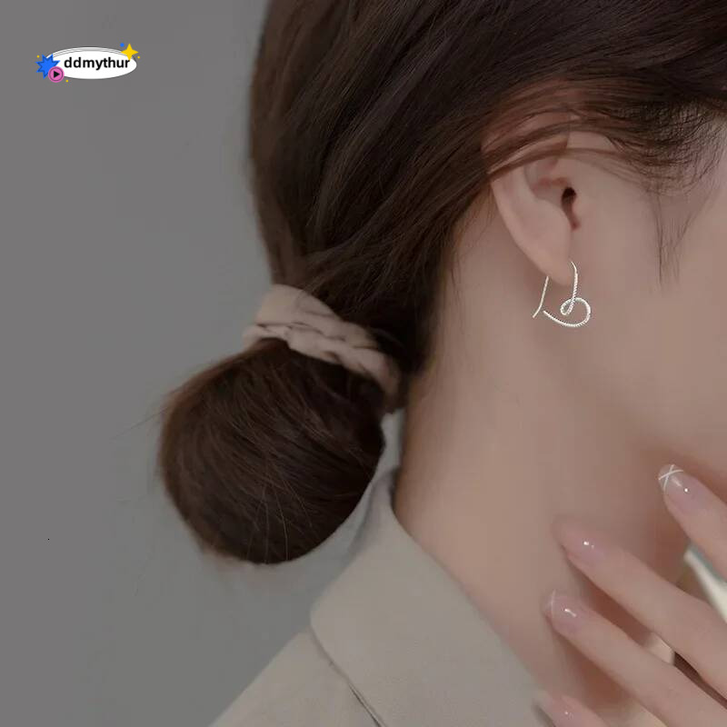 New Fashion Sier Color Simple Hollow Cute Heart Stud for Women Girls Hypoallergenic Earrings Teen Jewelry Gifts ddmythur