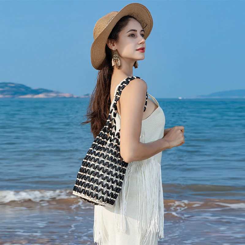 Wooden Bead Woven Bag New Design Womens Hollow Beaded Seaside Travel Versatile Hand-held Shoulder Underarm Bucket Bag Z250512