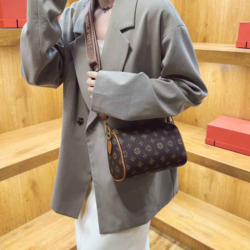 Women's 2025 Designer Elegant Simple Bucket Bag Luxury Small Round Shoulder/Crossbody Bag Summer Trendy Free shipping