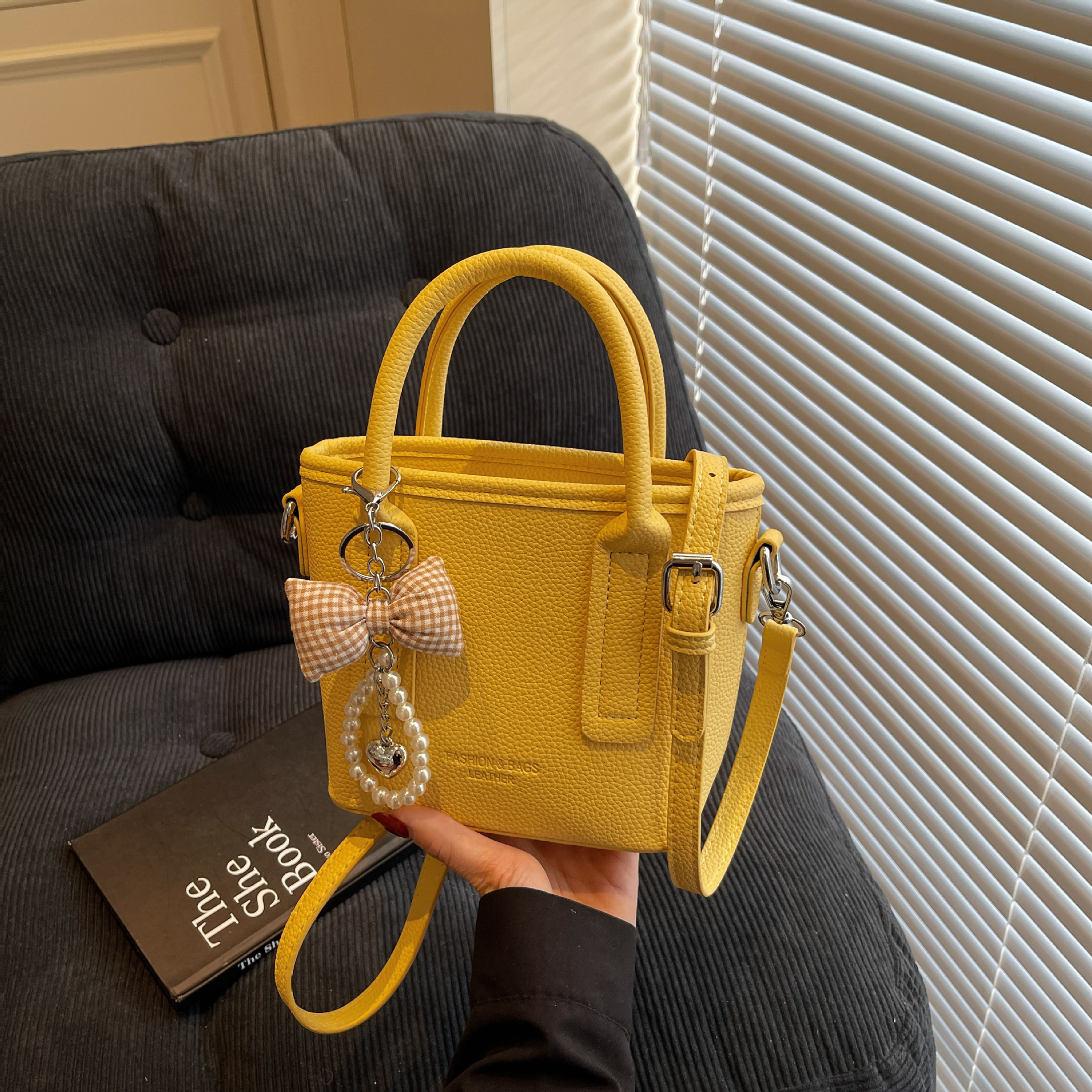 New designer bag, fashionable high beauty style small handbag, new multifunctional lychee pattern single shoulder bucket bag, niche light luxury cross