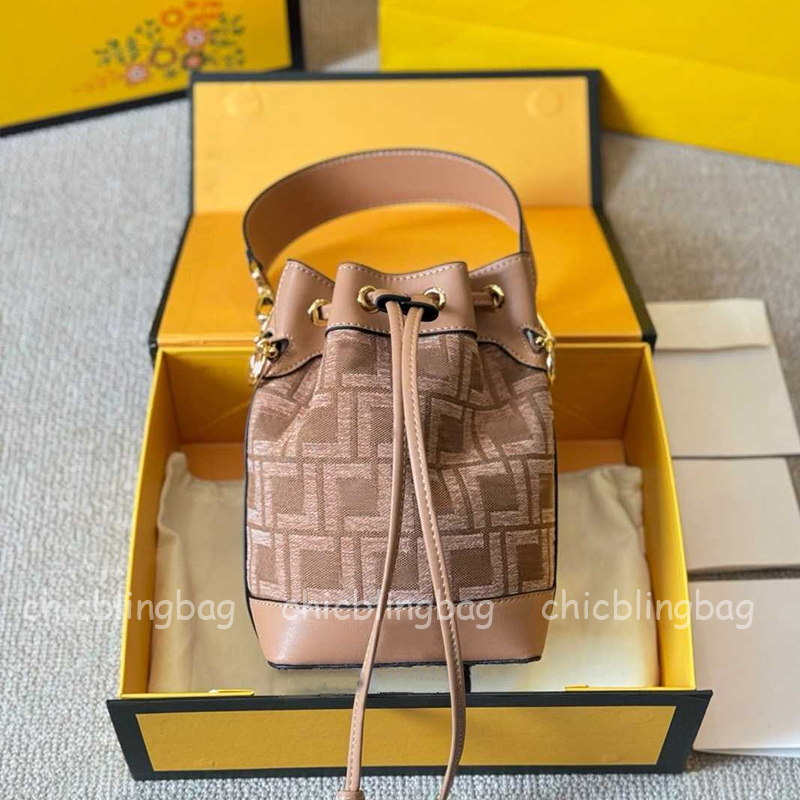 Sac à cordon pour dames Designer Bucket Bodet Hands Hands Hands Bodet Womens Crossbody Cuir Chain Mirror Quality Mon Tresor Sac portefeuille Tote