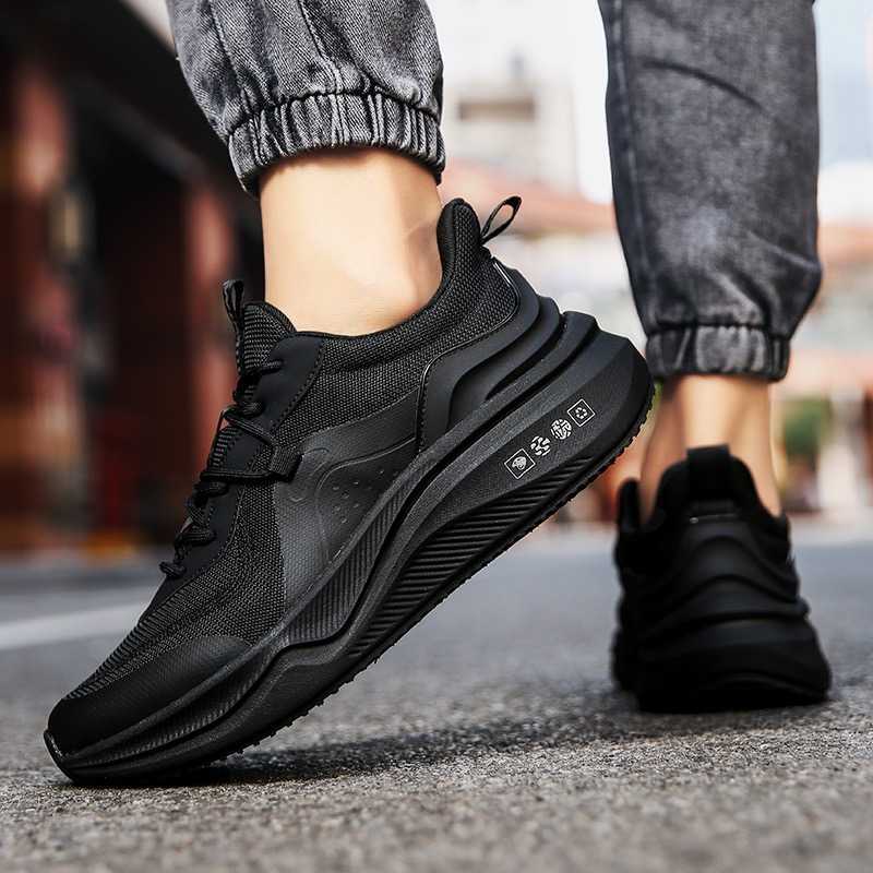 New style mesh breathable anti-odor anti-slip running shoes. Durable, ultra-light, soft sole shock-absorbing men's sports shoes. For couples.C250