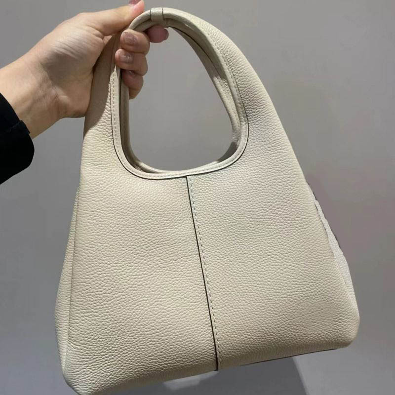 2025 Designer Lana 23 Basket Leather Magnetic Buckle Crossbody Fabric Lining Wallet Bucket Versatile Shoulder Bag
