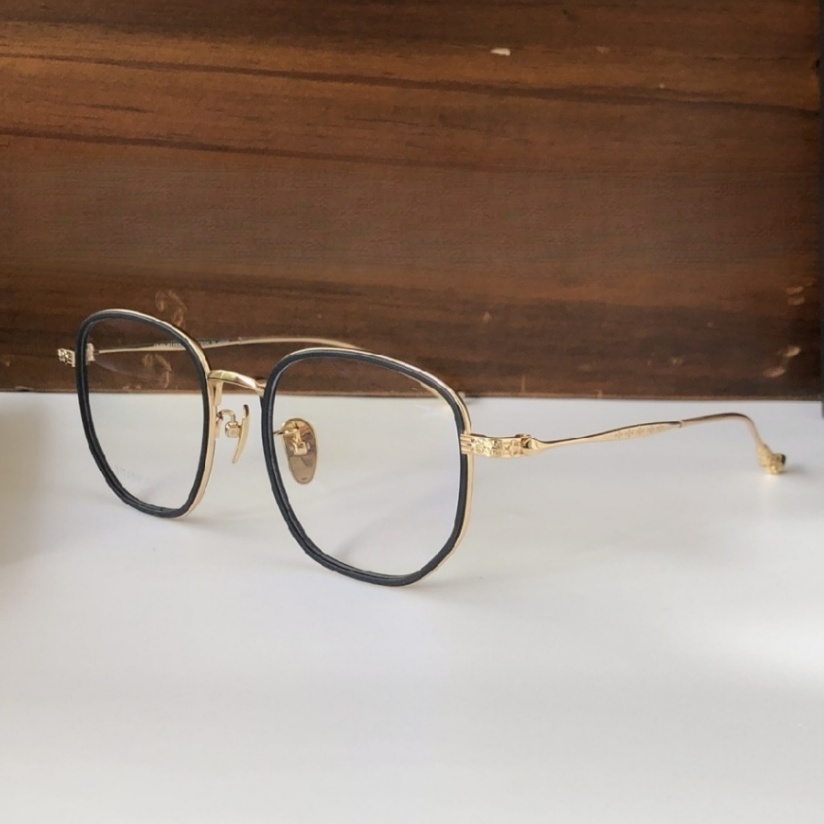 High Quality Men optical glasses Classic Luxury Designer Women eyeglass Titanium Punk Business Design Prescription Spectacle Frames with box 8097 SIZE
