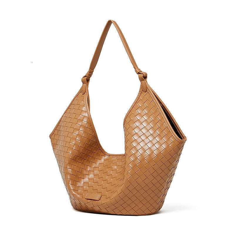 Real leather large capacity women new style bags fashionable and stylish cowhide woven pattern for s class commuting bag