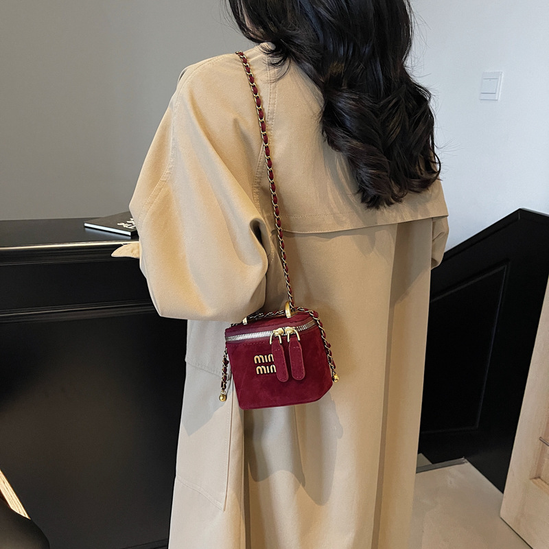 2025 Vintage Designer Mini Bucket Bag with Matte Finish and Chain Strap for Women, Fashionable Shoulder Bag