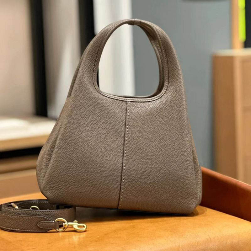 2025 Designer Lana 23 Basket Leather Magnetic Buckle Crossbody Fabric Lining Wallet Bucket Versatile Shoulder Bag