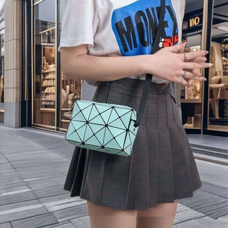 2025 new lightweight square diamond grid Cupid geometric single shoulder hand-held crossbody fashionable