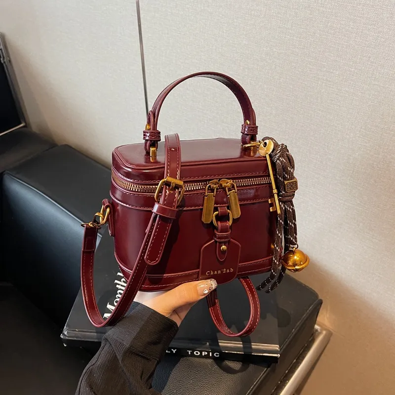 2025 designer bags shoulder tote bags for womans should bag red black brown summer new fashionable versatile bag
