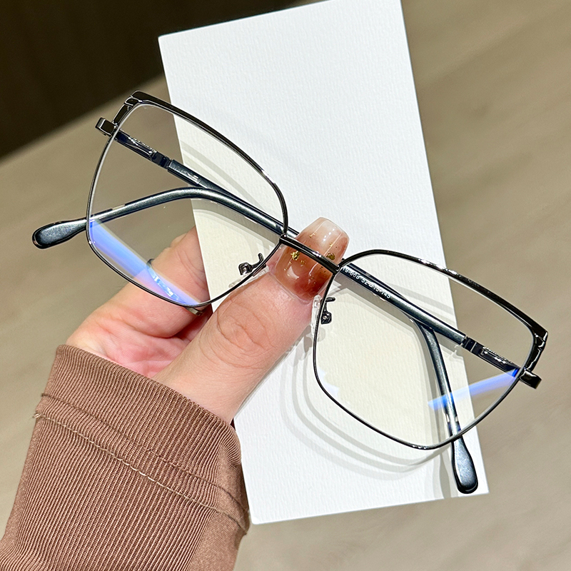 2025 New Sunglasses for Women Mens Anti Blue Light Reading Glasses Designer Metal Eyeglasses Frame Net Red Vegan Face Repair Decoration Glasses g19-00