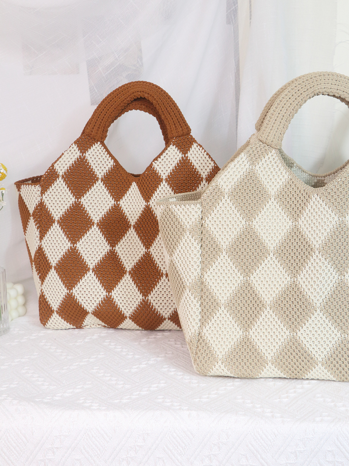 M14 Modern Artistic Diamond-Knit Tote: Spacious Comfort for Everyday Use