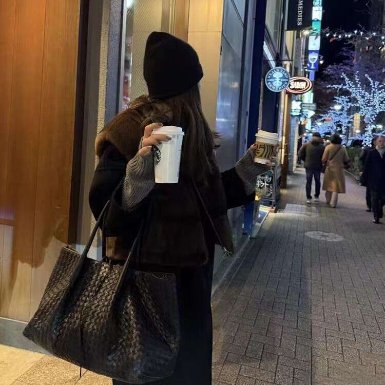 New hand woven women s capacity cowhide shoulder tote fashionable handbag simple large bag commuting