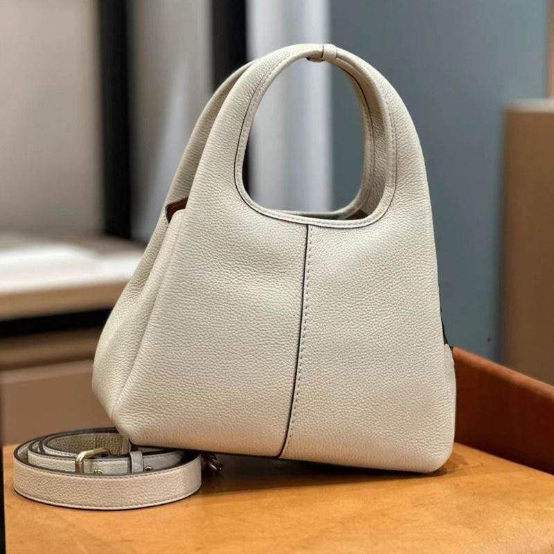 2025 Designer Lana 23 Basket Leather Magnetic Buckle Crossbody Fabric Lining Wallet Bucket Versatile Shoulder Bag