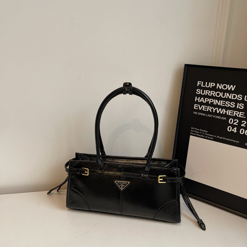hot tote bag new Women's Spring Retro and Stylish Motorcycle Armpit Bag Trendy Versatile Commuting Shoulder Bag for Women