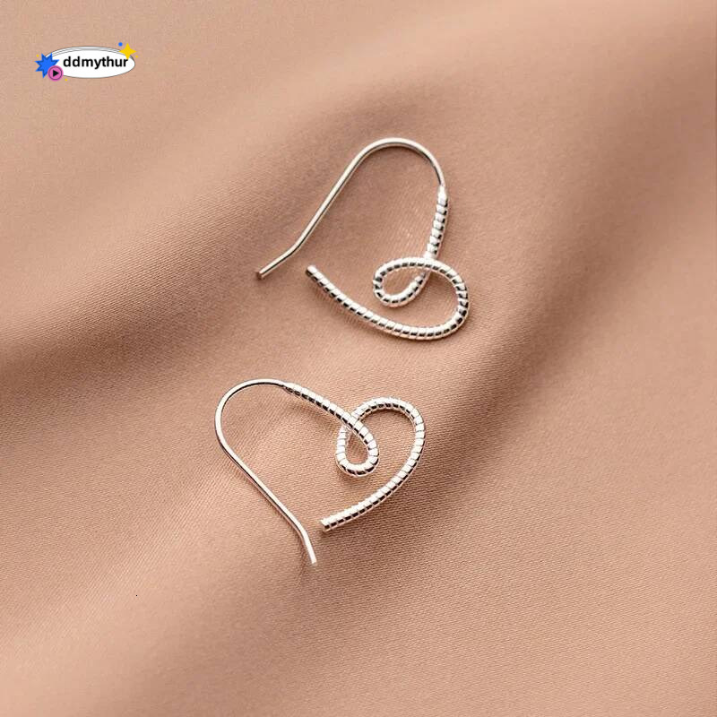 New Fashion Sier Color Simple Hollow Cute Heart Stud for Women Girls Hypoallergenic Earrings Teen Jewelry Gifts ddmythur