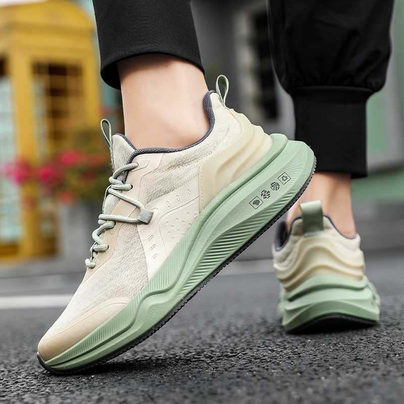 New style mesh breathable anti-odor anti-slip running shoes. Durable, ultra-light, soft sole shock-absorbing men's sports shoes. For couples.C250