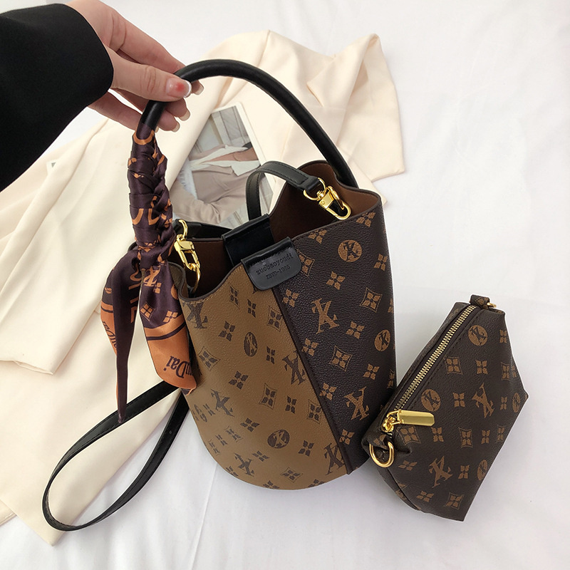 free shipping designers bags for ladies 2025 New Fashionable Printed Mother and Child Water Bucket Bag Versatile Single Shoulder Crossarm Bag Enhanced