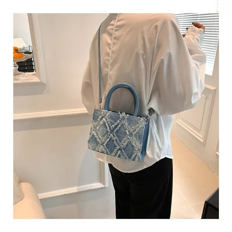 Free Shipping Shoulder Bags Women's Handbag High-capacity Crossbody Bag Trendy Denim Versatile Fashion Commuting Small Square Designer Bag Luxury
