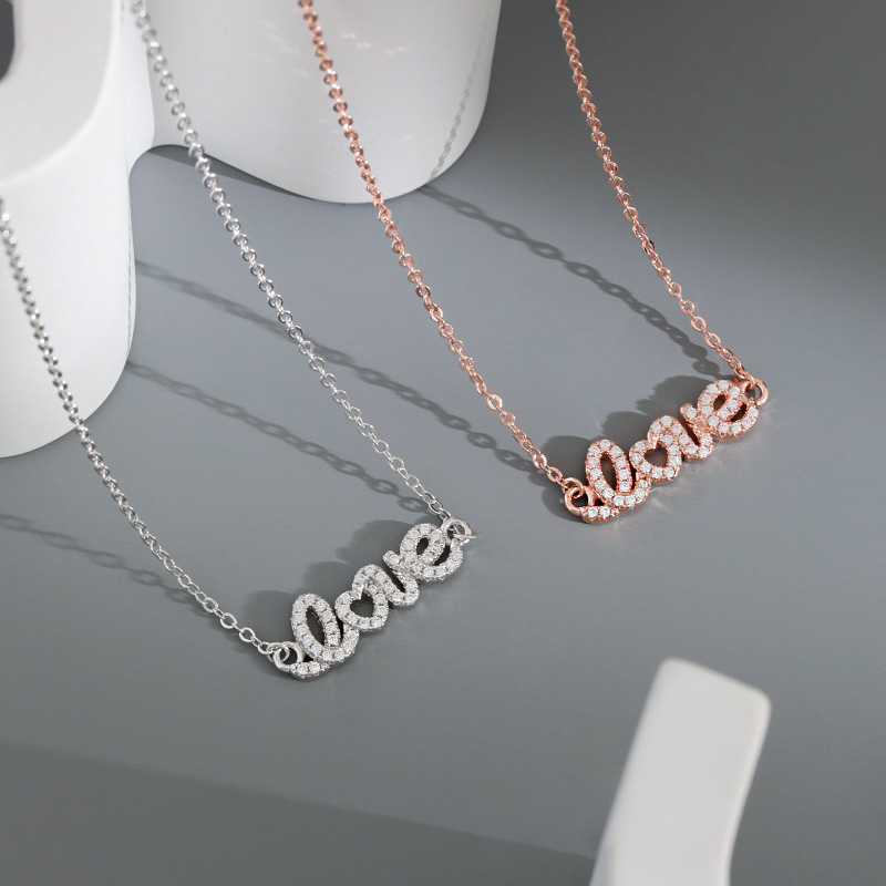 Original Design Rose Gold Letter Pendant Heart LOVE Necklace, Perfect Gift for Girlfriend, Exquisite Elegant Jewelry