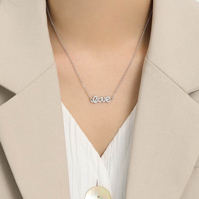 Original Design Rose Gold Letter Pendant Heart LOVE Necklace, Perfect Gift for Girlfriend, Exquisite Elegant Jewelry
