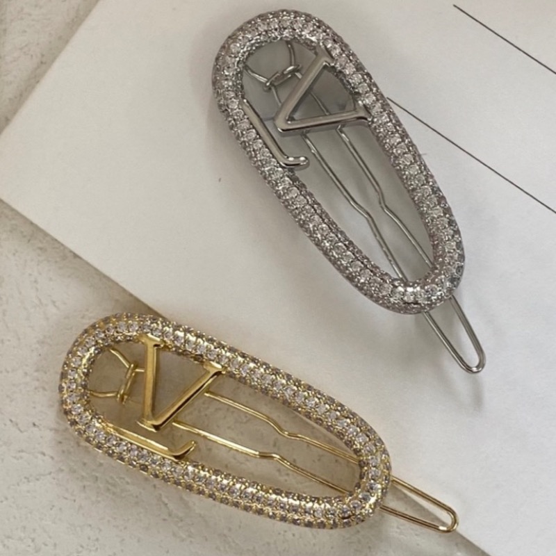 Classic and Fashionable Niche Designer Brand Four-petal Flower Pearl Hair Clips for Women and Girls High-quality Luxury Jewelry Vintage Hair Clips