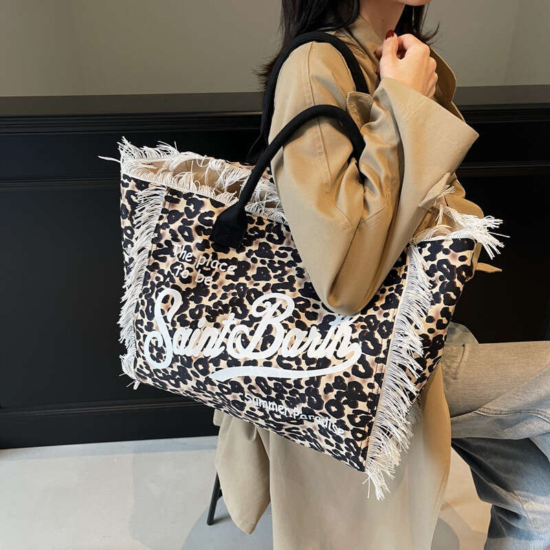 Design sense women's European American beach large capacity single shoulder commuting handmade tassel printed tote bag, new style, chic and elega