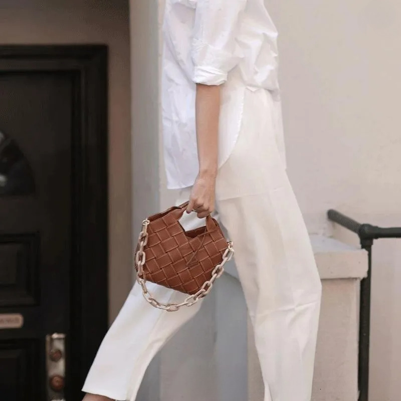 Free Shipping Clutch Bags 2025 Trendy Brand Verafied Cowhide Handmade Woven Bag Litchi Pattern Women's Shoulder Crossbody Niche Design Sense