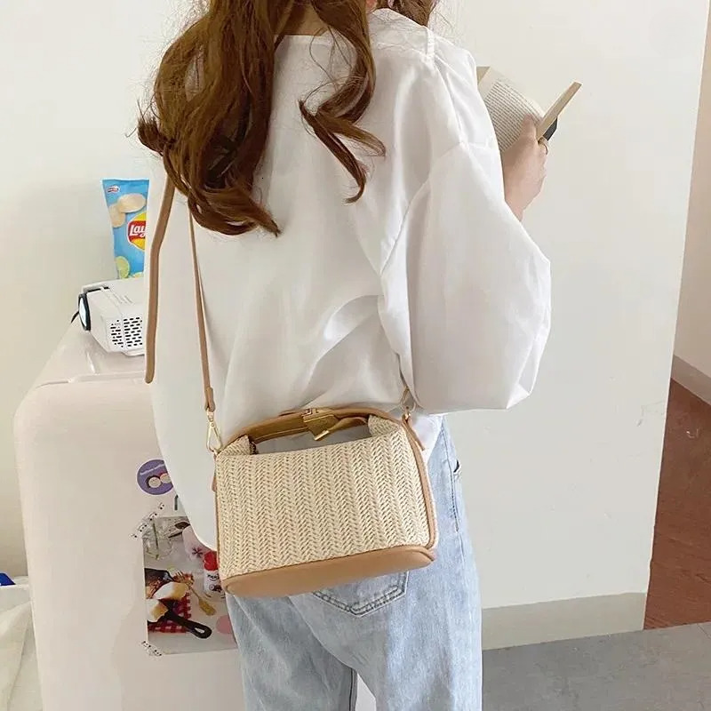 Shoulder Bags Straw Crossbody Bag For Women Fashion Bohemian Small Knitting Summer Purse And Handbag Ladies Casual Vacation Bucket New Free Delivery D