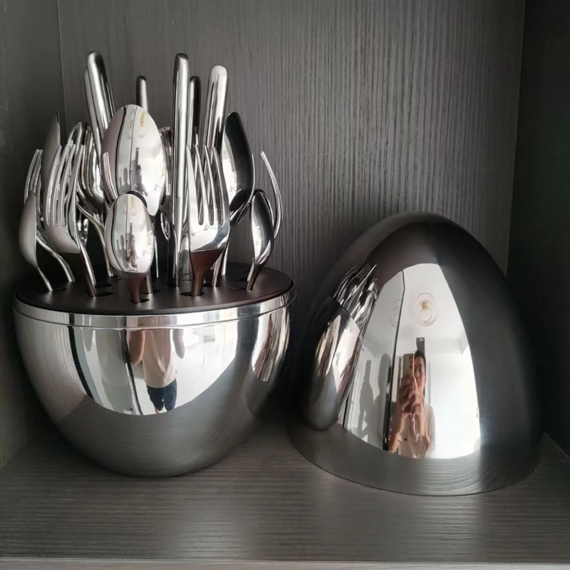 Set Posate 24 Pezzi Placcatura Argento Con Custodia a Forma di Uovo Design Elegante