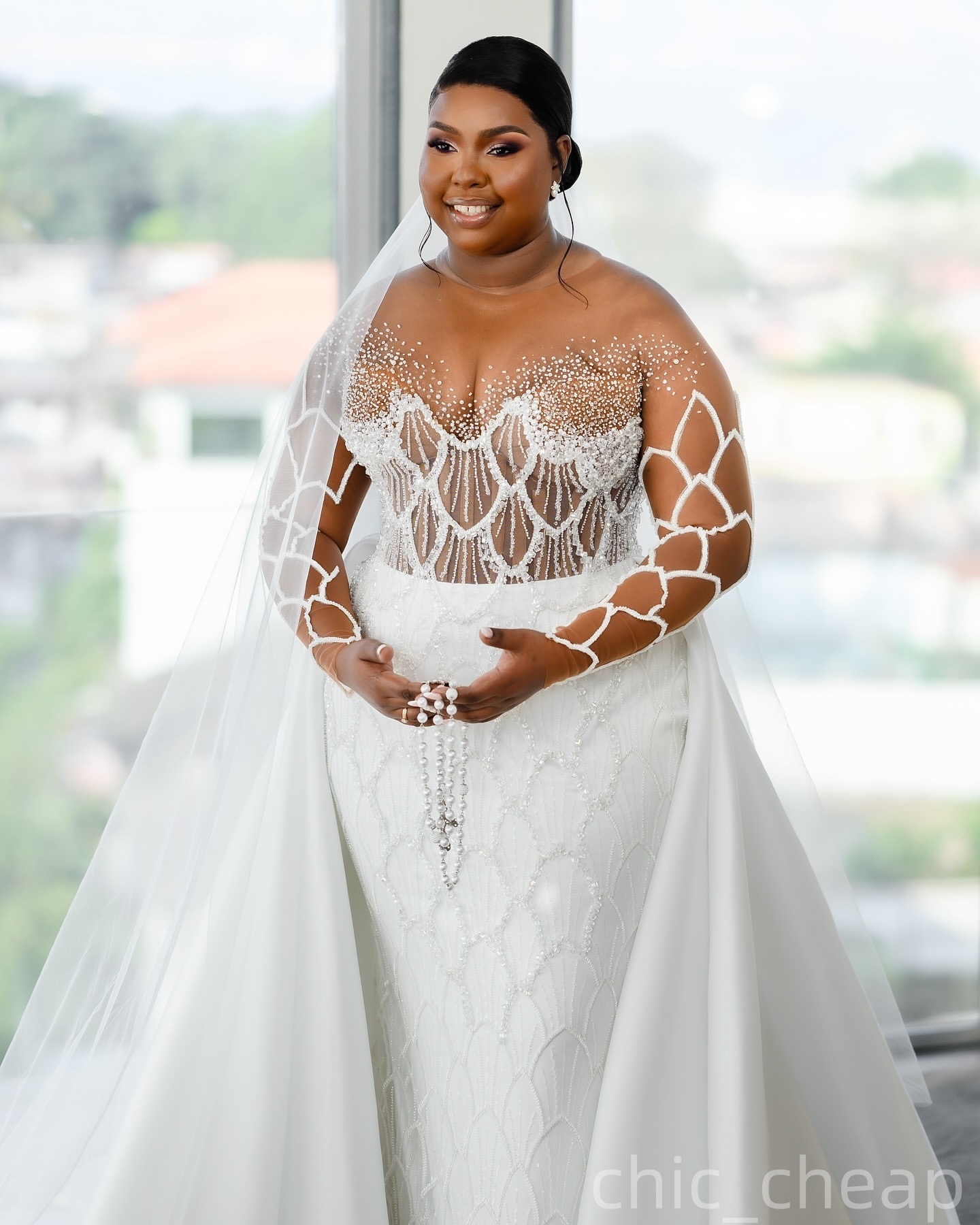 2025 Aso Ebi Plus Size Ivory Wedding Dress Beaded Sequined Sheath Illusion Satin Detachable Train Sparkly Vintage Bridal Gowns Dresses ZJ0658