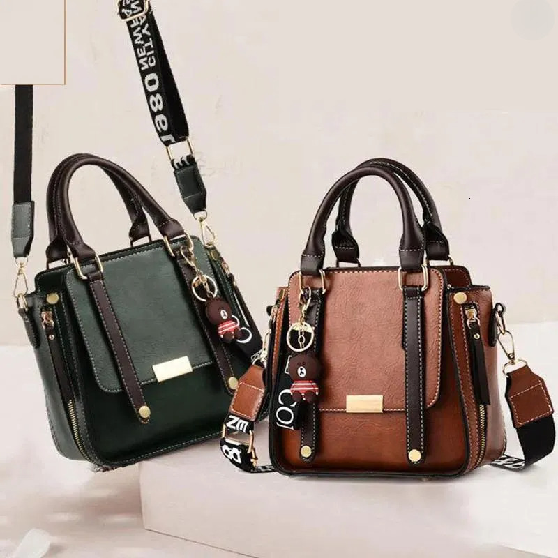 Chic Bag: Womens Designer Bags, Trendy Crossbody Handbag, Fashion Shoulder Bag, Lightweight For Daily Use New Free Delivery Designer Bag