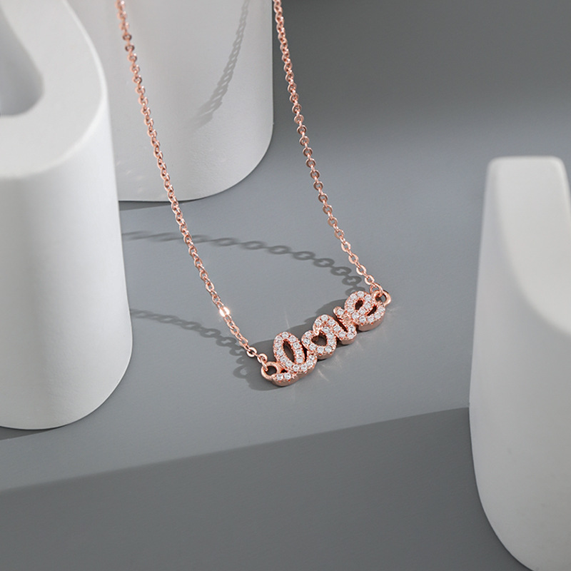 Original Design Rose Gold Letter Pendant Heart LOVE Necklace, Perfect Gift for Girlfriend, Exquisite Elegant Jewelry