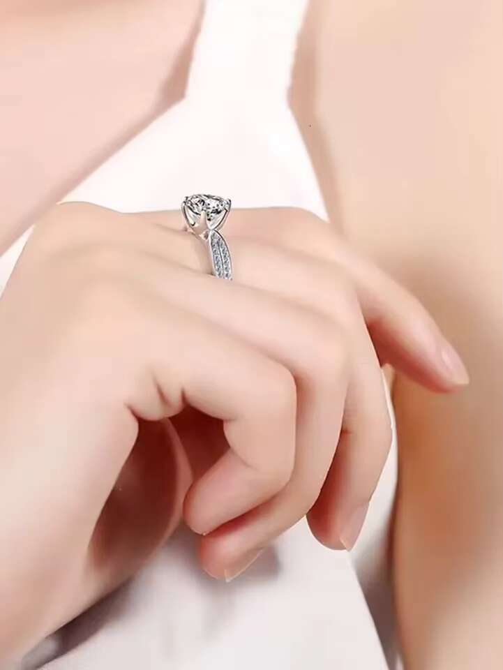 New Trend Pure Silver 1.13ct VVS Women's Main Stone 6.5mm Silica Wedding Ring