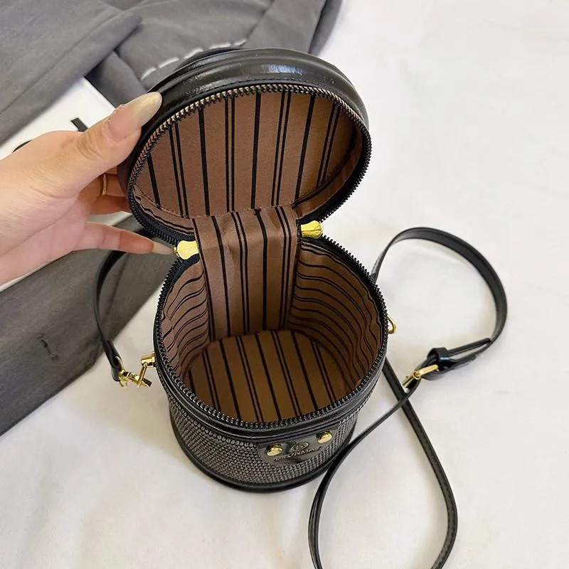Totes Small Bucket Crossbody Bags For Women Summer Straw Handbag Beach Bag 2025 Designer Handmade Woven Brand Sac A Main New Free Delivery Designer Ba