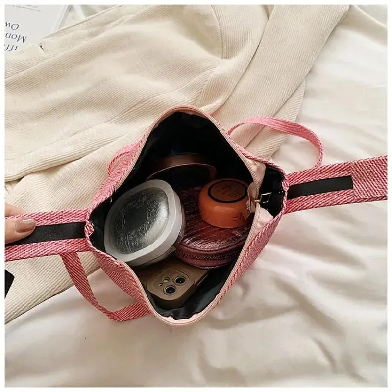 Free Shipping Hobo High End Ladies' Small Bag 2024 Fashionable And Versatile Underarm Dumpling With Niche Design Commuting Designer Bag Luxury Ba