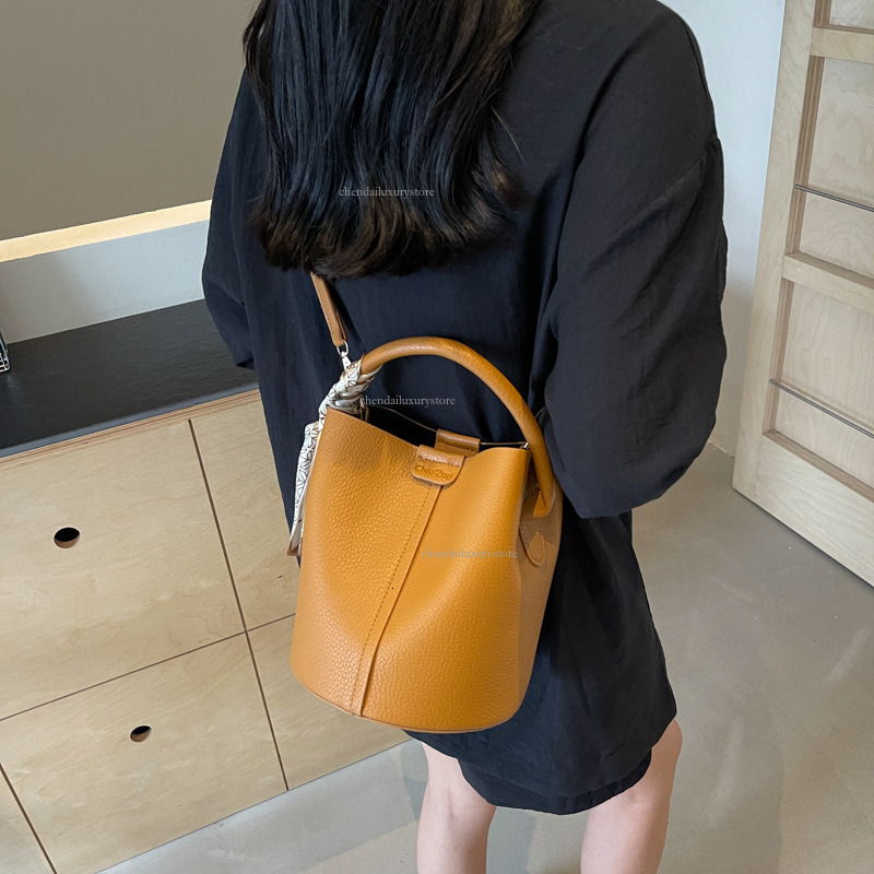 New Soft Leather Minimalist Designer Bag, Women's Shoulder Bag, Lychee Patterned Bucket Baozi Mother Bag, 2025 Fashionable Large Capacity Crossbo
