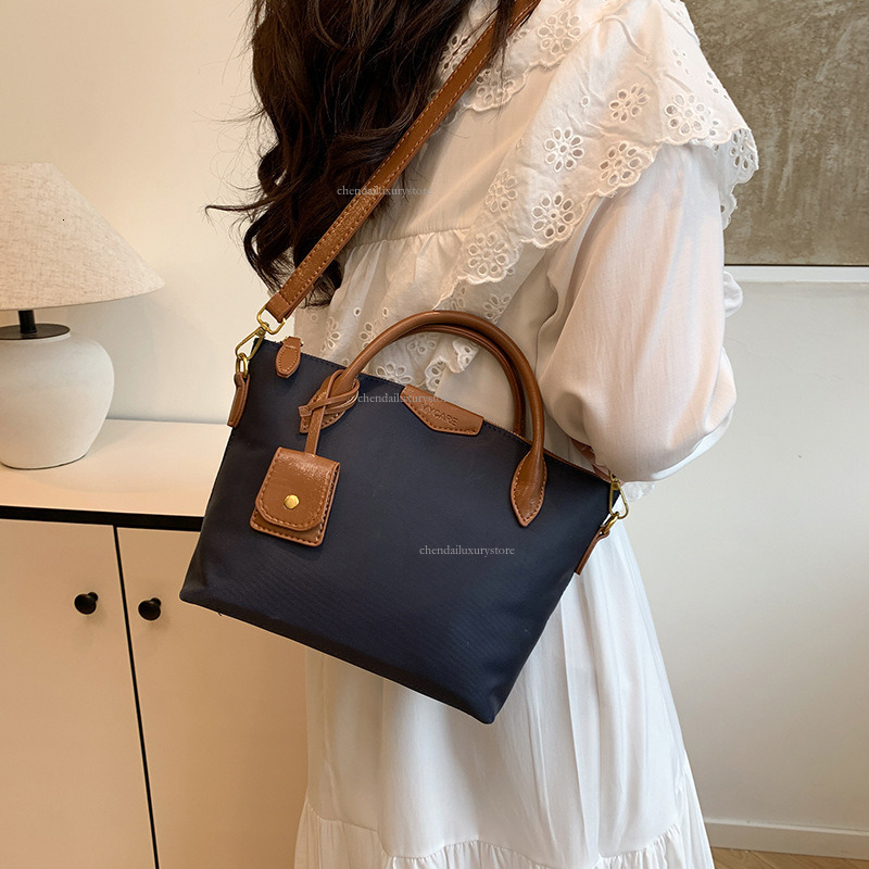 Designer Oxford Cloth Shoulder Bag Women's Simple Contrasting Letter Handbag 2025 New Fashionable Lightweight Commuting Shoulder Bag Crossbody Ba