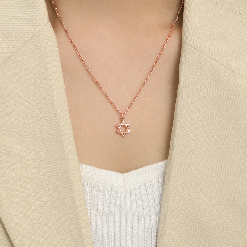 Minimalist Star Necklace | Elegant Gift for Girlfriend | Chic Luxury European & American Style | Perfect for TikTok & Instagram