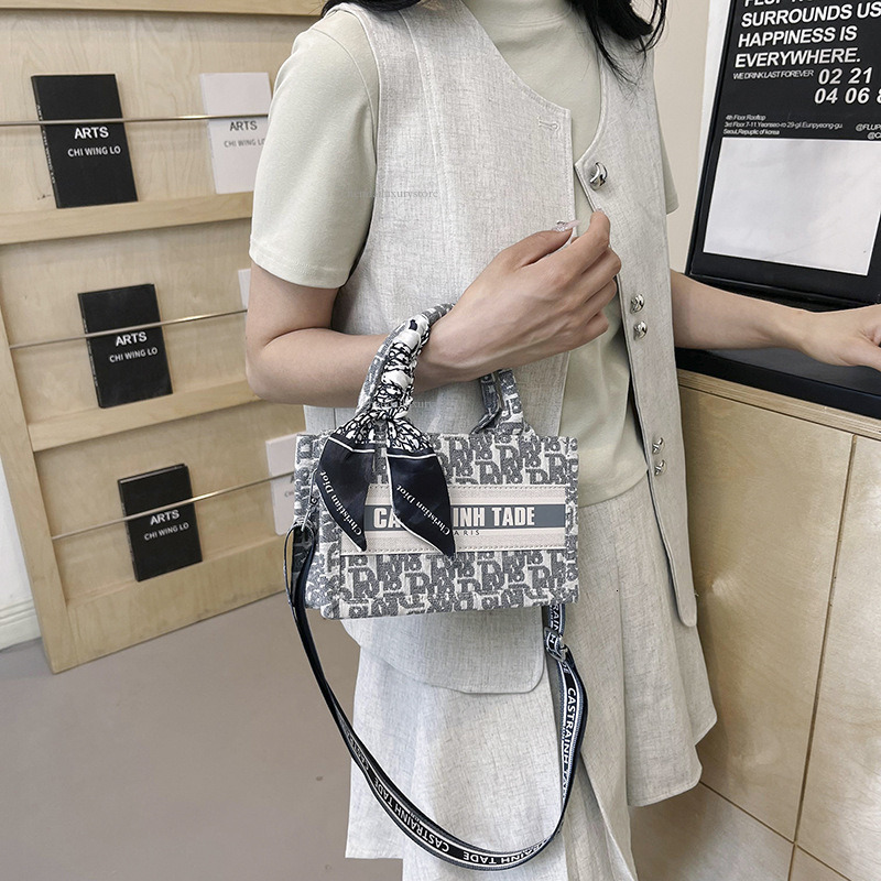 Designer Bag Fashionable Women's Silk Scarf Splicing Shoulder Bag Luxurious Letter Commuting Crossbody Bag Street Trend Square Zipper Handbag Col